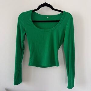 Women's Scoop Neck Long Sleeve Top in Green